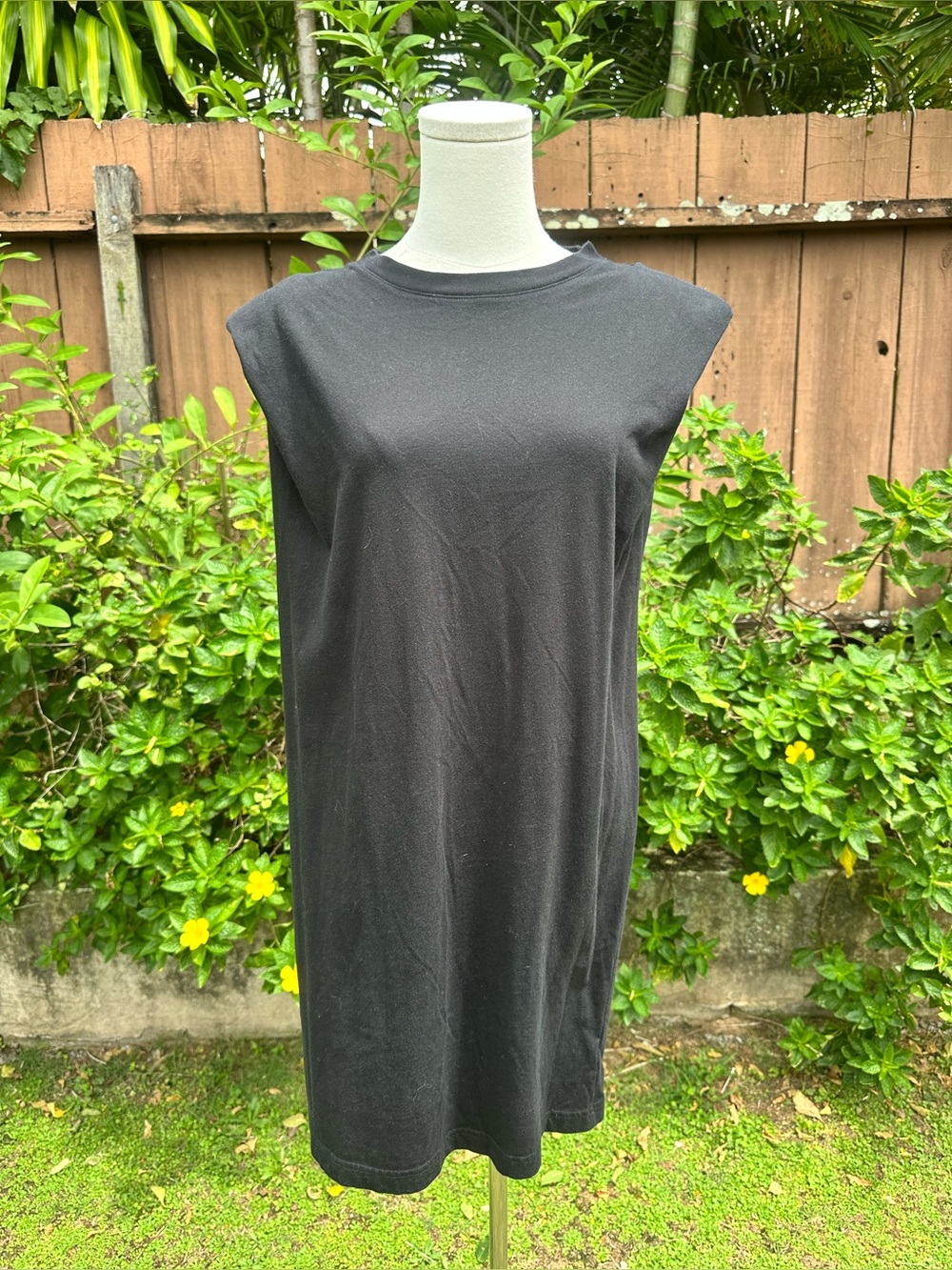 Aritizia Babaton Shoulder Pad Muscle Tee Dress Size XS